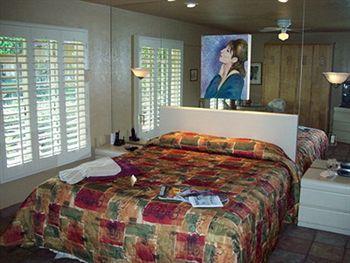 Desert Paradise Resort - Gay Men'S Resort Palm Springs Exterior photo